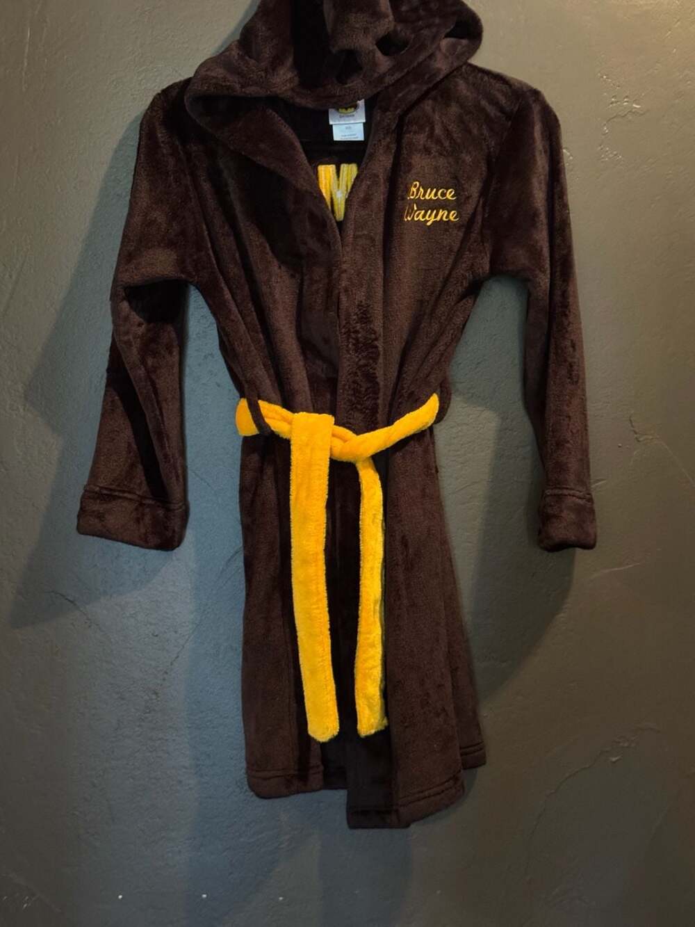 Batman Bruce Wayne Plush Hooded Robe Size M (8)